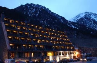 Atiram Patagonia Hotel Arinsal Exterior photo